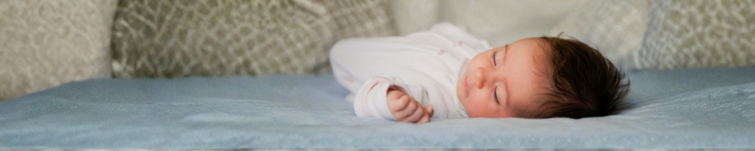 How Baby Sleep Needs Change Between 6 and 18 Months: Hours, Naps, and What Drives the Shifts